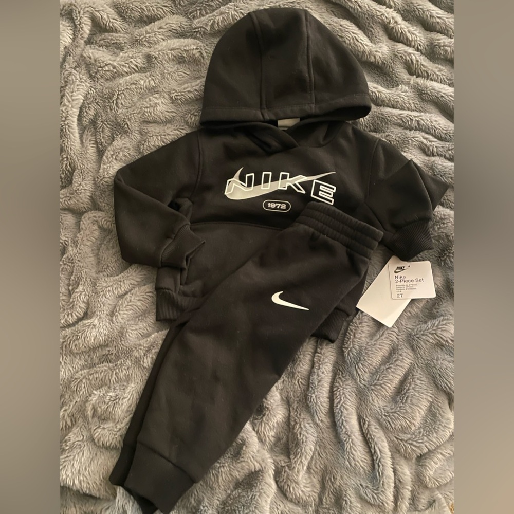 Nike Toddler’s Hoodie and Sweats Set